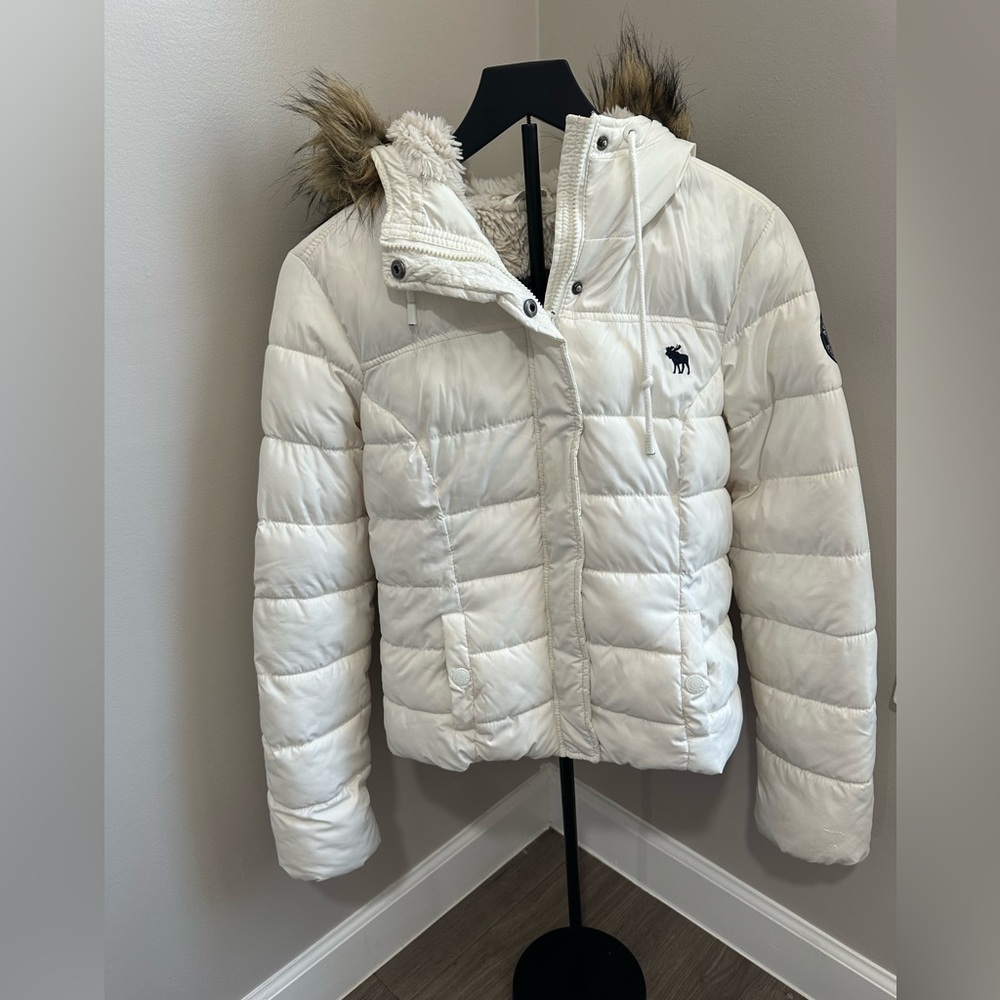 Vintage Abercrombie & Fitch Women's Quilted Puffer Jacket with Faux Fur-Trim